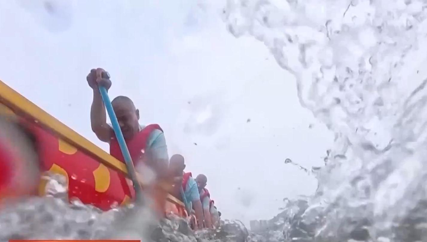 上海爷叔现身被大量股民围观