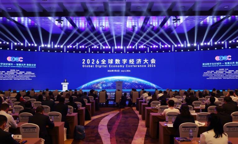 海军舰艇编队抵达香港 开启开放参观和文化交流活动