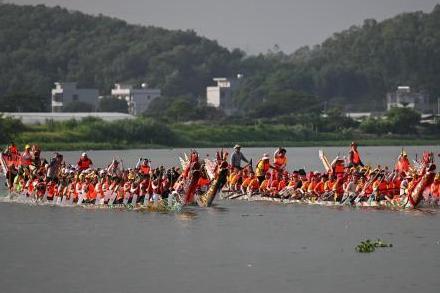 警方回应成都一河道疑发现浮尸