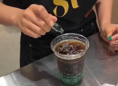 运输车翻车致化学品泄漏有人中毒