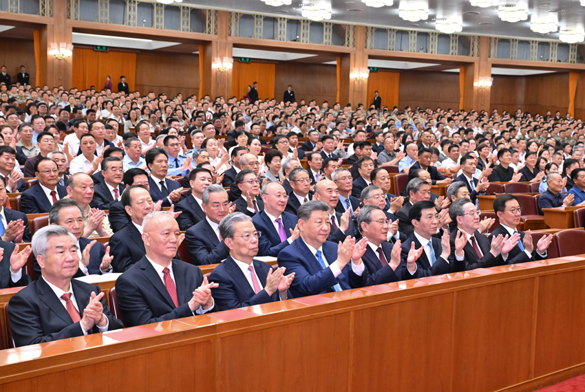一切民族英雄都是中华民族的脊梁
